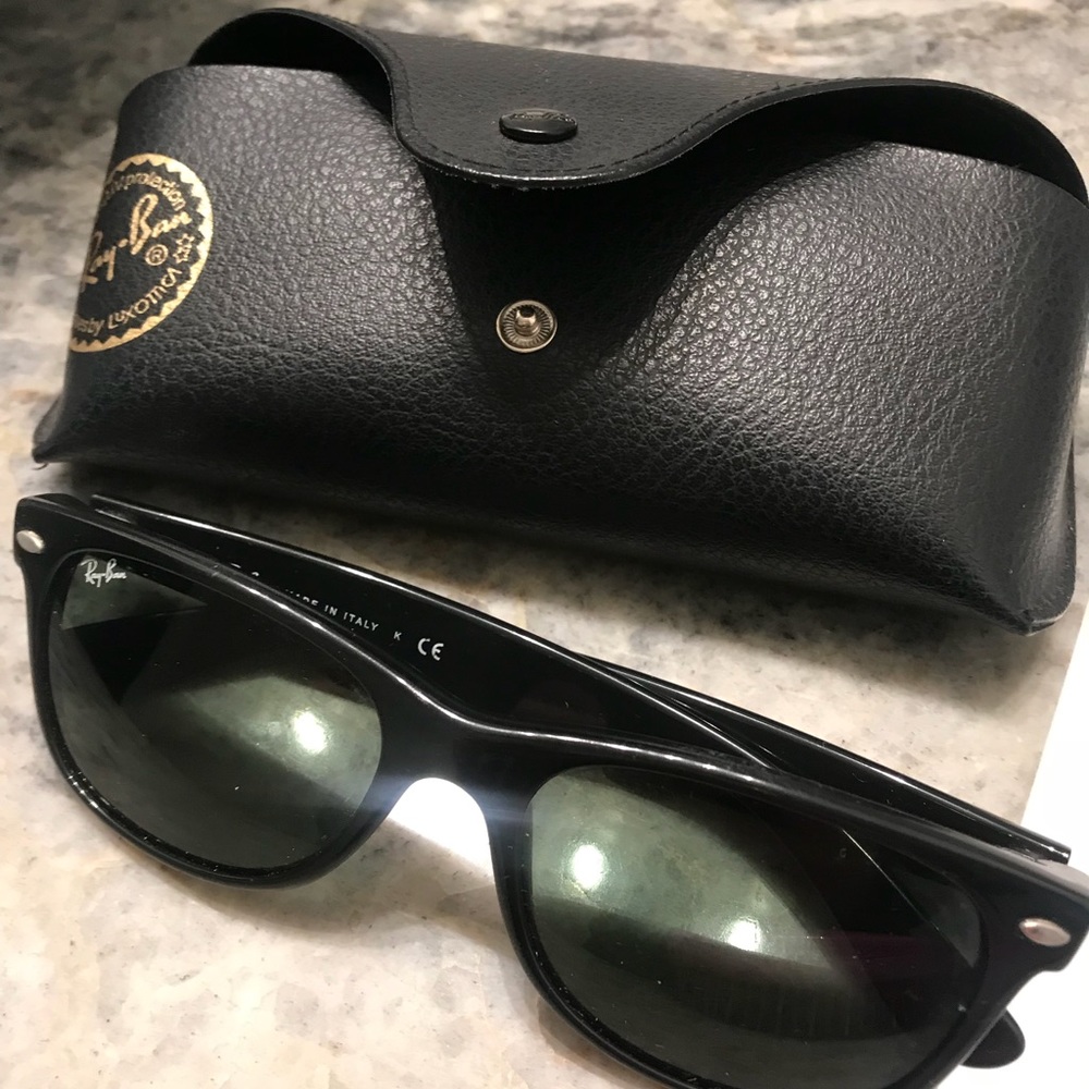 SOLD 🚨 Ray Bans 🕶 wayfarer - Picture 1 of 1